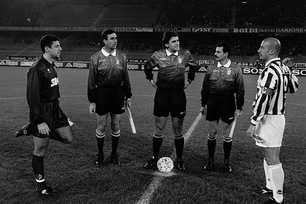 1024px-Serie_A_1995-96_-_Juventus_vs_Torino_-_Rizzitelli_Nicchi_e_Vialli.jpeg