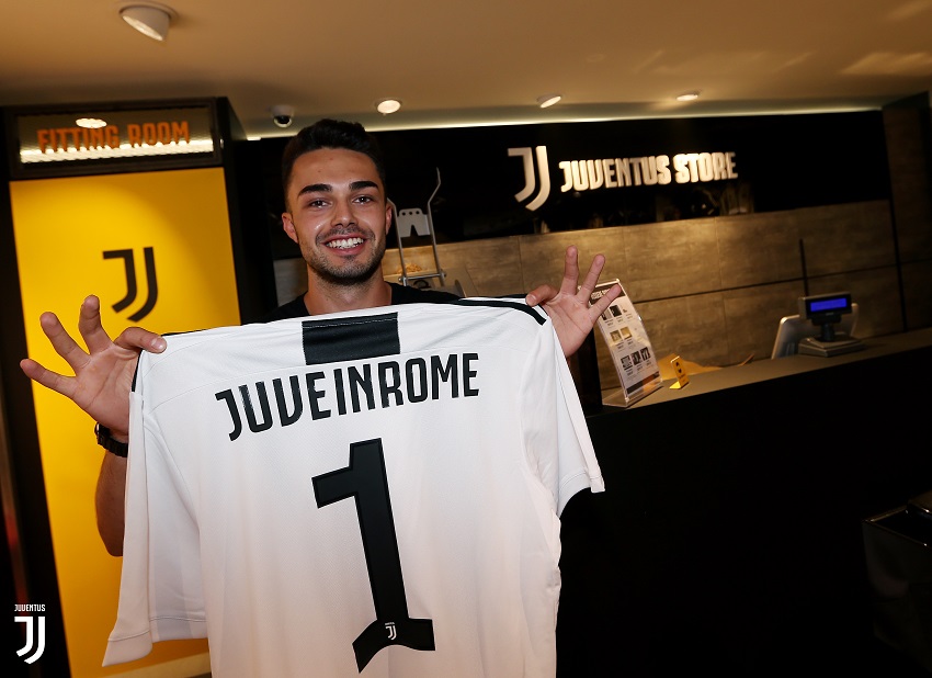 JuveStore в Риме